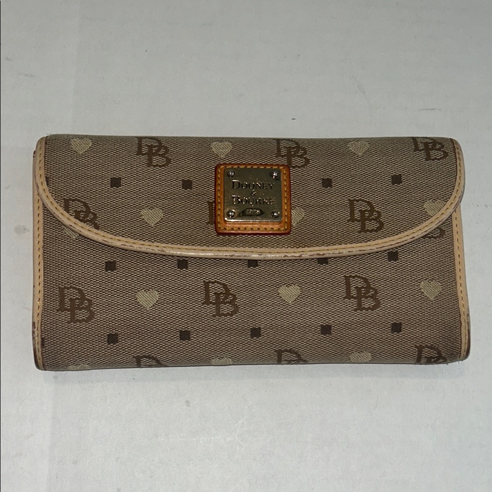 Dooney & Bourke tan tri fold clutch wallet w/ hearts canvas & leather